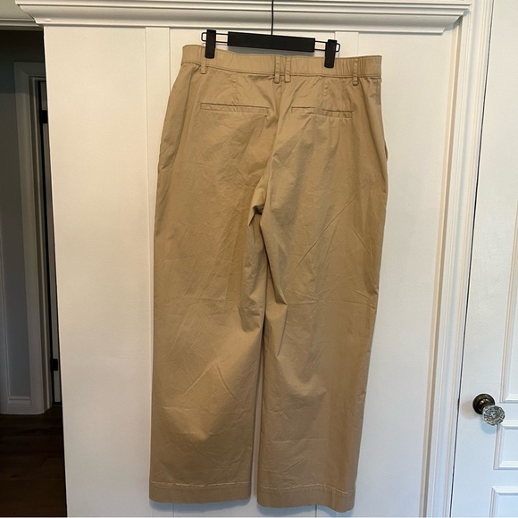NWT - Women’s Abercrombie and Fitch Khaki Straight Leg Trousers - Size 32 - Picture 4 of 9